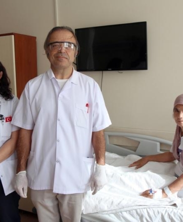 Karın ağrısı sandı gerçek bambaşka çıktı! Sıra dışı vaka özel hazırlıkla ameliyata alındı