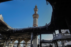 Katil İsrail, Gazze'deki nadir eserleri yok ederek Filistin kimliğini kırıma uğratıyor