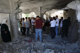 Katil İsrail'in yerinden ettiği Filistinliler, Batı Şeria'da evlerine dönmek için gösteri düzenledi