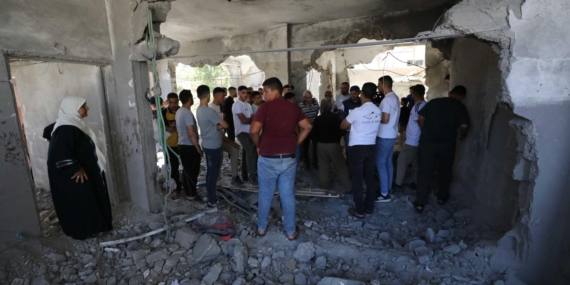 Katil İsrail’in yerinden ettiği Filistinliler, Batı Şeria’da evlerine dönmek için gösteri düzenledi