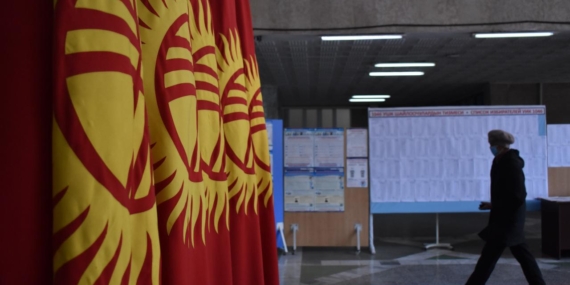 Kırgızistan’da halk erken milletvekili seçimleri için sandık başında