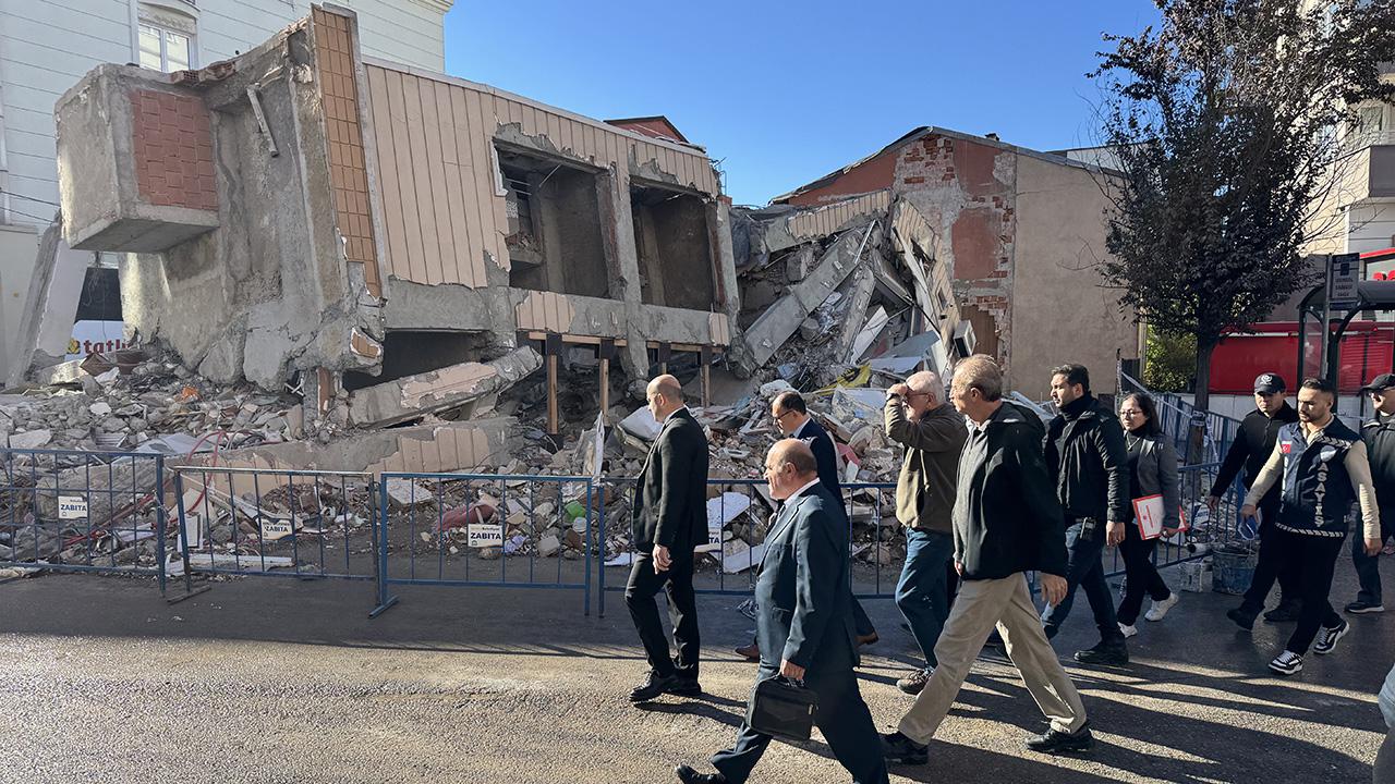 Kocaeli'de çöken binanın bulunduğu bölgeyle ilgili yol haritası belirlendi
