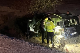 Konya'da hafif ticari araç devrildi: 1 ölü, 3 yaralı