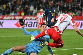 Kurtardığı penaltılarla gündem olan Berke Özer bu kez takımını yaktı!