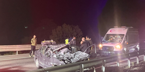 Kütahya’da otomobil tıra çarptı