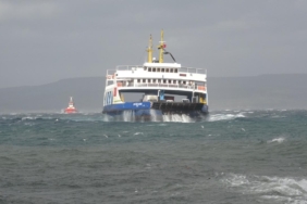 Kuvvetli rüzgar deniz ulaşımını etkiledi: Çok sayıda sefer iptal