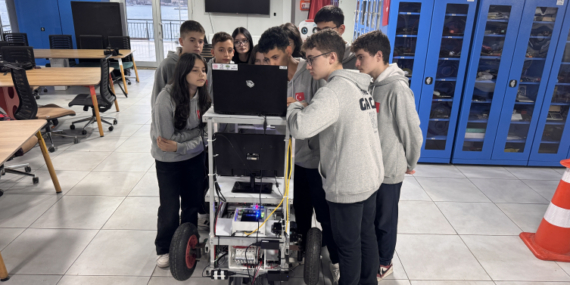 Lise öğrencileri, otonom araçların yazılım hatalarını tespit eden sistem geliştirdi