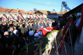 Manisa'da kazada şehit olan polis son yolculuğuna uğurlandı
