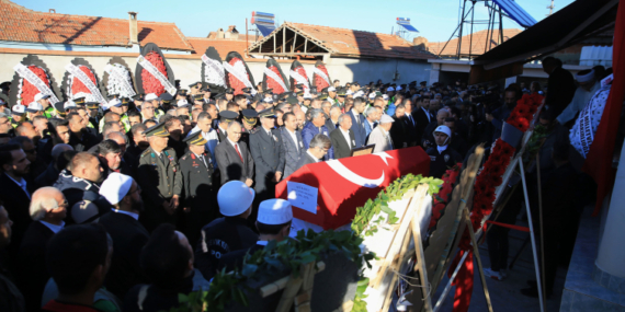 Manisa’da kazada şehit olan polis son yolculuğuna uğurlandı