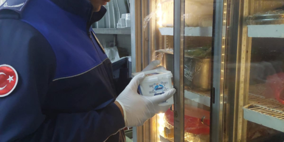 Marmaris’te tarihi geçmiş gıda ürünlerine el konuldu