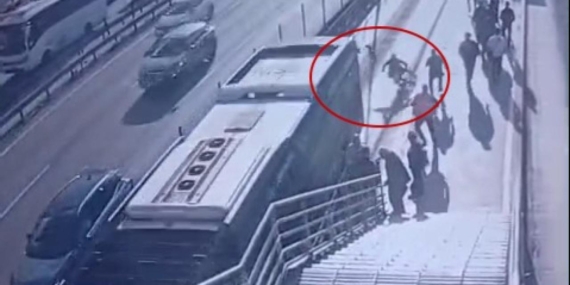 Metrobüsün çarptığı engelli yolcu hayatını kaybetti