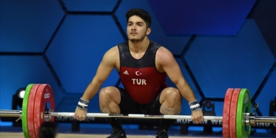Muhammed Furkan Özbek’ten 3 madalya birden!