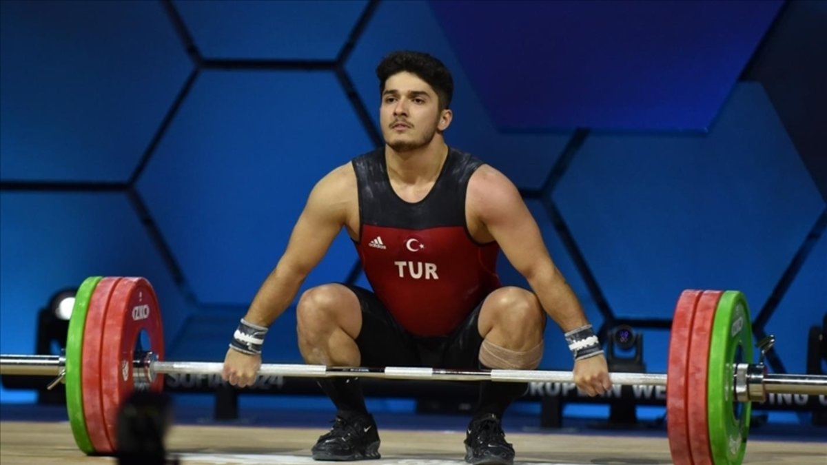 Muhammed Furkan Özbek'ten 3 madalya birden!