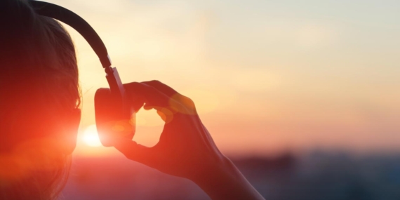 Müzik dinlemek demans riskini azaltabilir