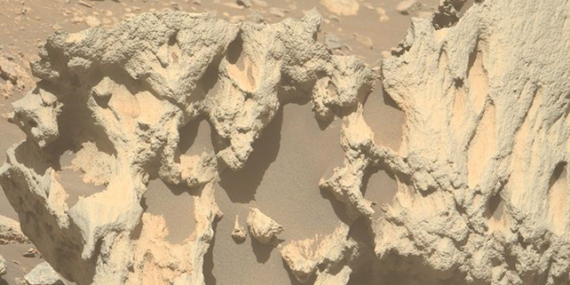 NASA, Mars’ta oraya ait olmayan bir kaya keşfetti