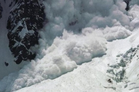 Nepal'deki Yalung Ri Dağı'nda çığ düşmesi sonucu 7 kişi öldü