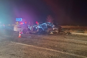 Niğde'de iki otomobil çarpıştı: 3 ölü, 6 yaralı