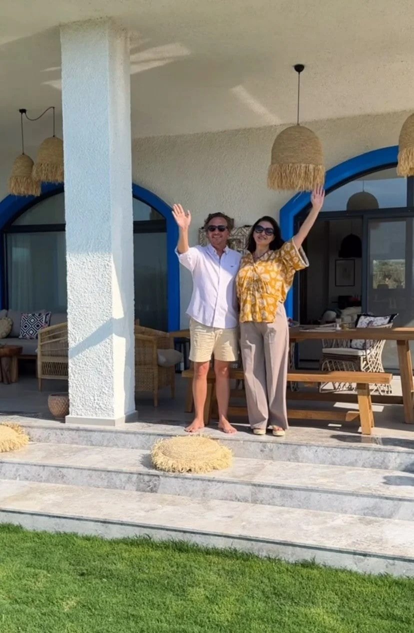 Nurgül Yeşilçay'ın kasım ayında deniz keyfi