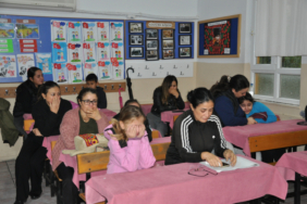 Öğretmenler Günü'nde hayatını kaybeden öğretmen görev yaptığı okulda anıldı