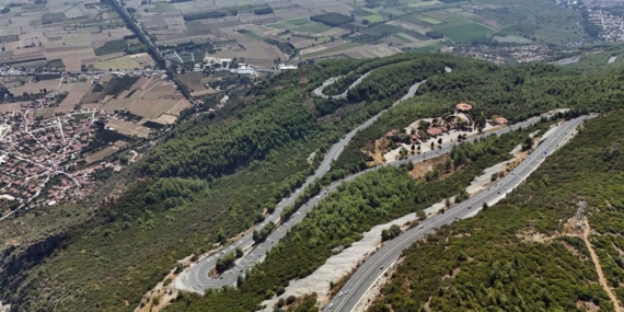 ”Ölüm yolu” ve ”Cehennem azabı” isimleriyle de biliniyor: Tehlikeli noktaya ziyaretçi akını