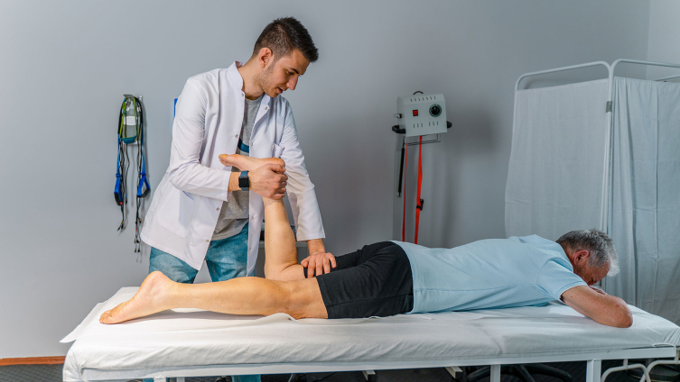 Omurga ve eklem ağrılarına kayropraktik uygulama