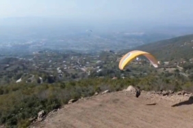 Osmaniyede festivalde korkutan anlar: Paraşütçü kayaya çarptı