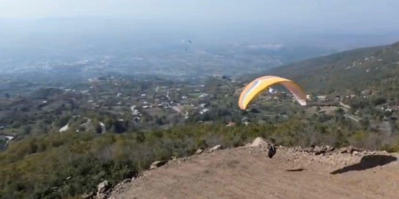Osmaniyede festivalde korkutan anlar: Paraşütçü kayaya çarptı