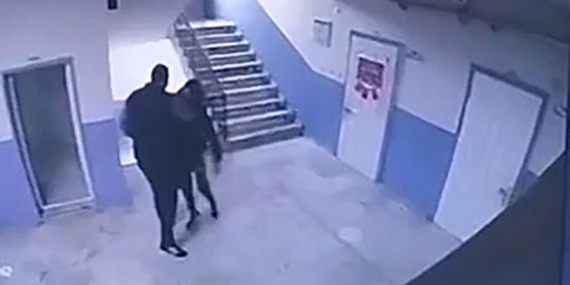 Otizmli öğrenciyi merdivenden iten okul müdürü gözaltında