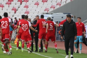 Özbelsan Sivasspor, Manisa FK karşısında 3 golle kazandı!