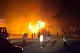 Paketleme fabrikası küle döndü