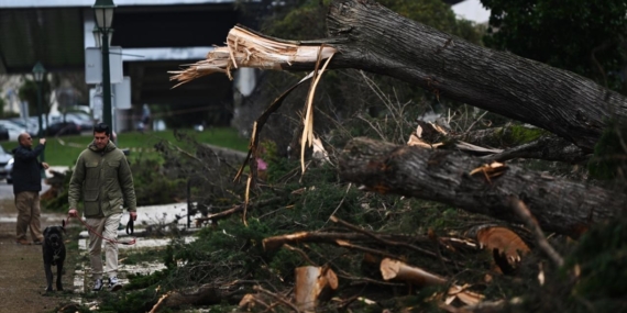 Portekiz’de kötü hava şartları nedeniyle 2 kişi öldü