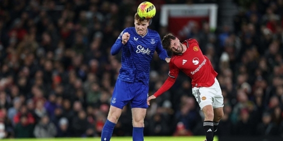 Premier Lig’deki olaylı gecede Everton, Manchester United’a karşı galip!