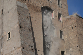 Roma'da Orta Çağ'dan kalma kulenin bir kısmı restorasyon sırasında çöktü