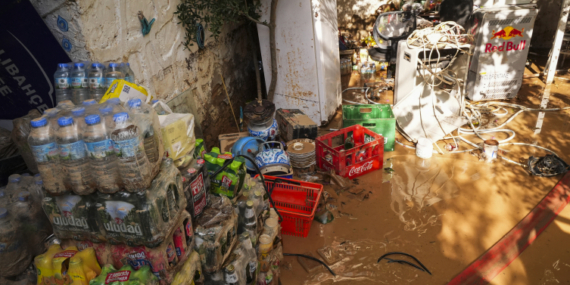 Sağanağın etkili olduğu İzmir Foça’da yaşayanlar altyapıdan şikayetçi