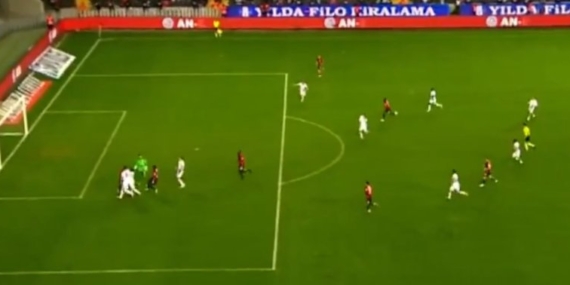 Sahalarda ender görülen gol! Gaziantep FK-İkas Eyüpspor maçında gerçekleşti