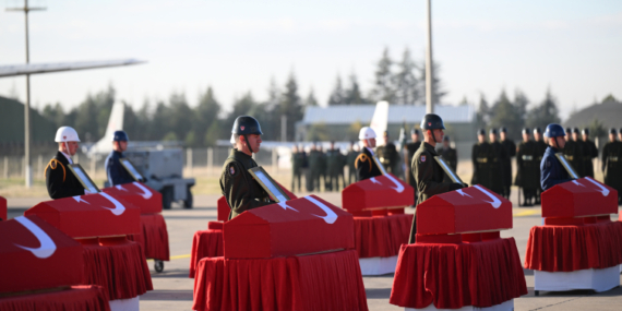 Şehitlerimiz için askeri tören düzenlendi