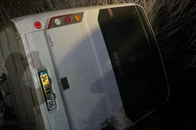 Siirtte maden işçilerini taşıyan midibüs uçuruma yuvarlandı