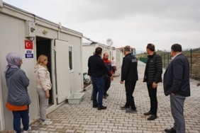 Sındırgı'da evleri hasar gören vatandaşlar geçici yaşam merkezine yerleştiriliyor