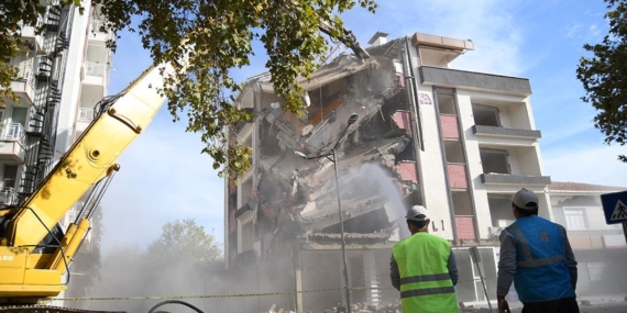 Sındırgı’da peş peşe artçı depremler