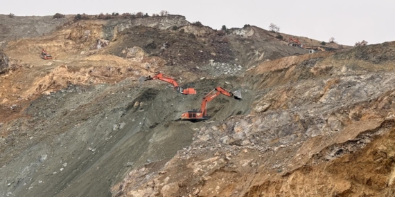 Sivas’ta maden ocağında göçük altında kalan şantiye müdürünü aramalar sürüyor