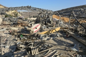 Soykırımcı İsrail ordusu, Lübnan'ın güneyinde çok sayıda binayı yıktı