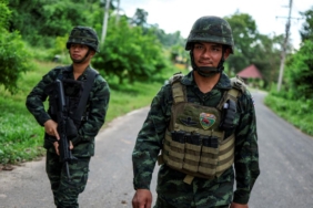 Tayland, barış anlaşmasını askıya almasının ardından Kamboçya tarafına ateş açtı