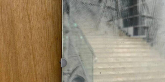 Tayvanda temizlik görevlisi sanat eserini “kirli ayna” sanıp sildi