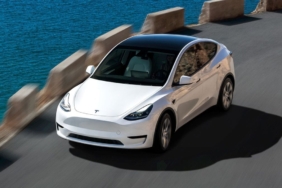 Tesla, satışları artırmak için Apple CarPlay desteği sunacak