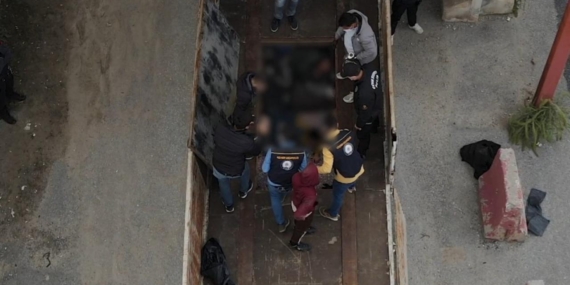Tırın dorsesindeki gizli bölmede 20 düzensiz göçmen yakalandı