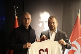 Trabzonspor Başkanı Ertuğrul Doğan'dan TFF Başkanı İbrahim Hacıosmanoğlu’na forma hediyesi