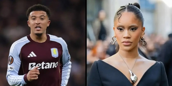 Ünlü futbolcu Sirkeci’de kameraları görünce panik yaptı, yarım saat araçtan inmedi