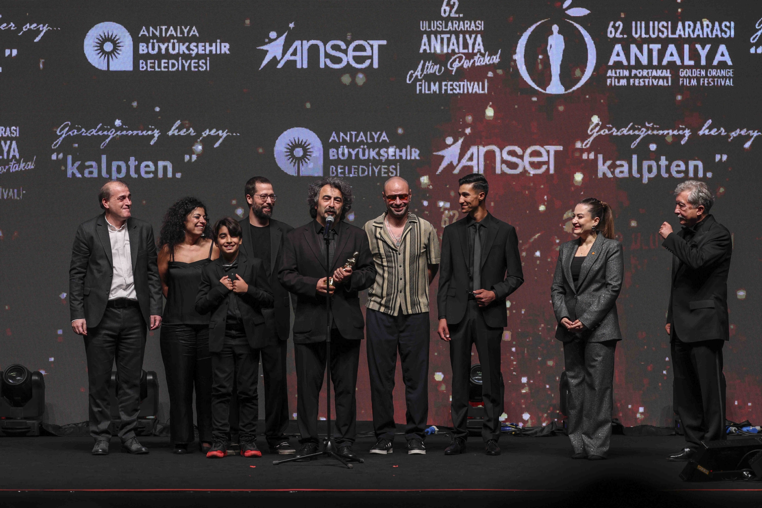 Usta oyuncu Bilge Şen: Yukarıdakiler 2 milyon alırken biz 5-6 bin alıyoruz