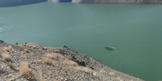Van’da 3 kişinin bulunduğu araç baraj gölüne düştü