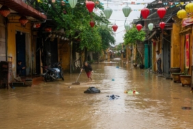 Vietnam'da şiddetli yağışların neden olduğu sellerde 55 kişi hayatını kaybetti